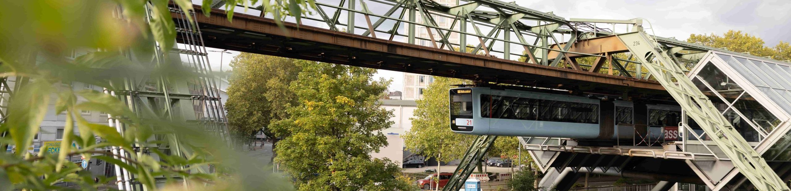 Wuppertaler Schwebebahn an der Ohligmühle